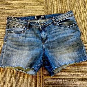 Kut from the Kloth - Gidget fray shorts - size 14